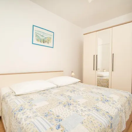Apartment Zlata *